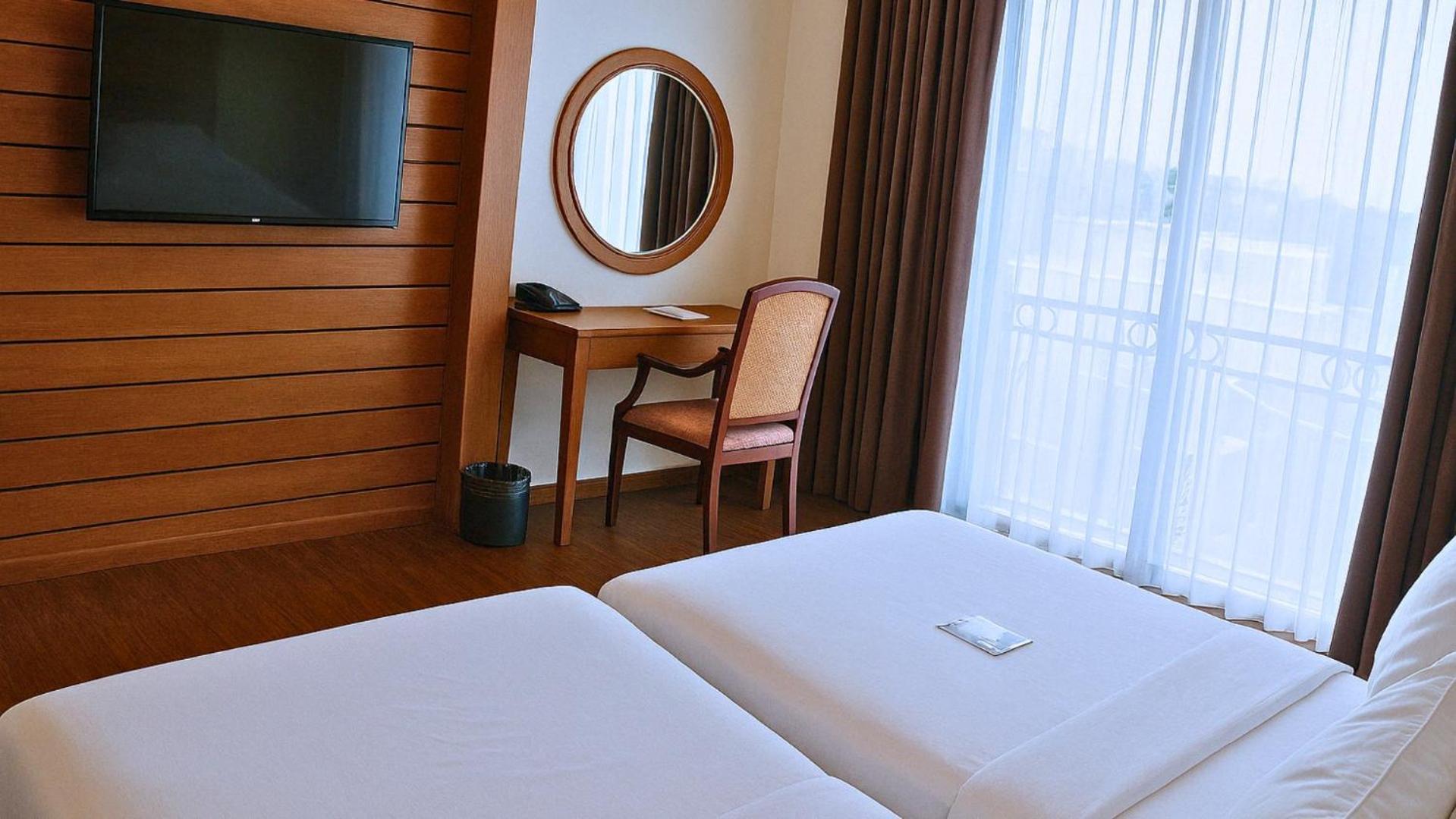 The Grantage & Sky Lounge 3* Serpong